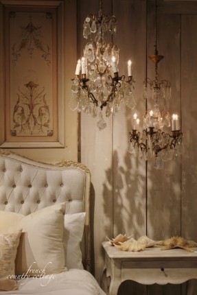 vintage-french-soul-im-in-love-with-the-idea-of-two-mini-chandeliers-hung-together-for-impact-the-shadows-set-such-a-lovely-mood (1)